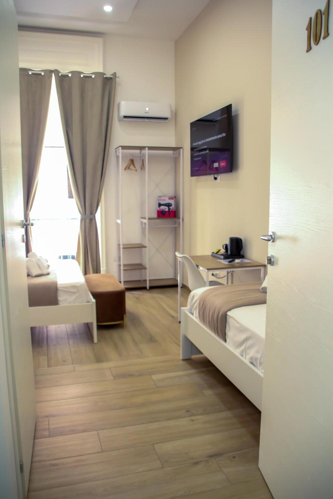 Vpm Rooms Central Train Station Napoli Eksteriør billede